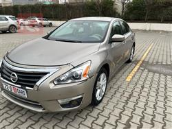 نيسان ألتيما